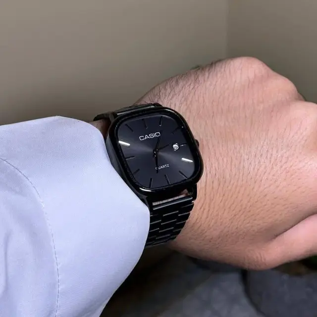 ساعة رجالي (Casio) باللون الأسود