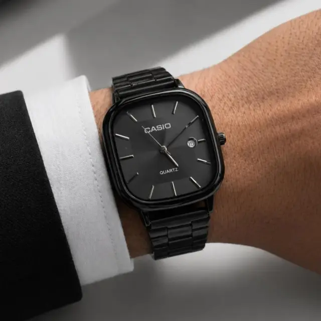 ساعة رجالي (Casio) باللون الأسود